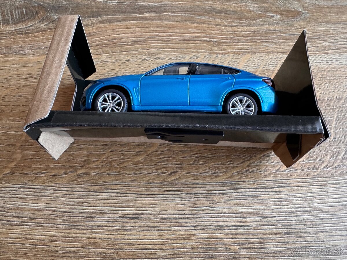 Sběratelský model autíčka BMW C6 M, modré barvy. - 4