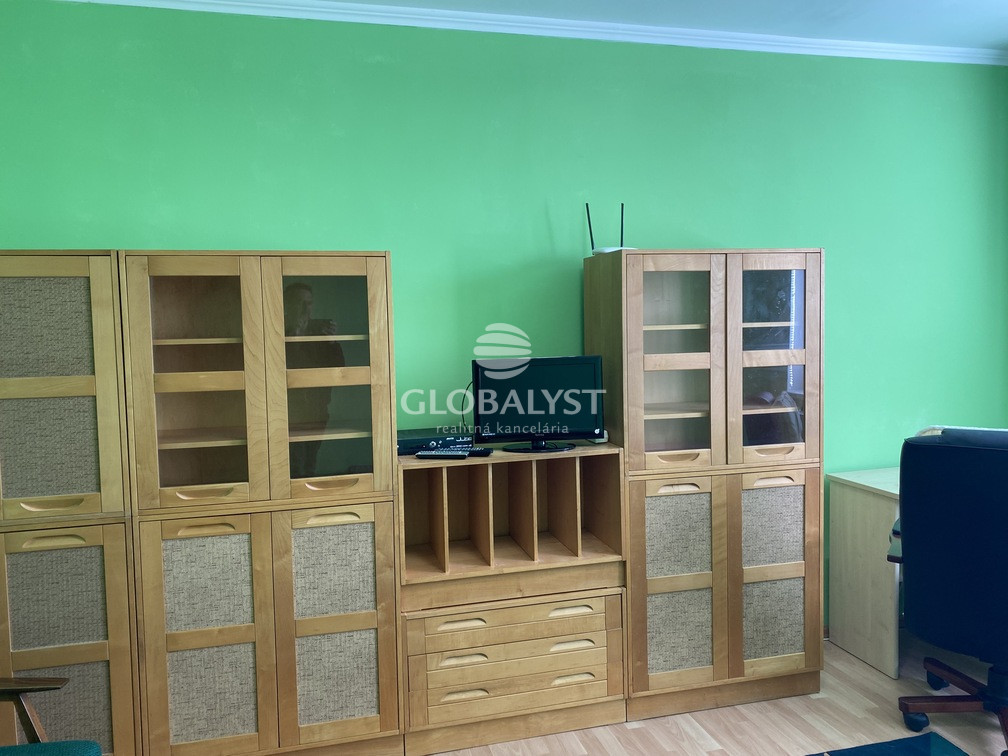 Prenájom priestranného 3-izbového bytu na Humenskej ulici v - 4