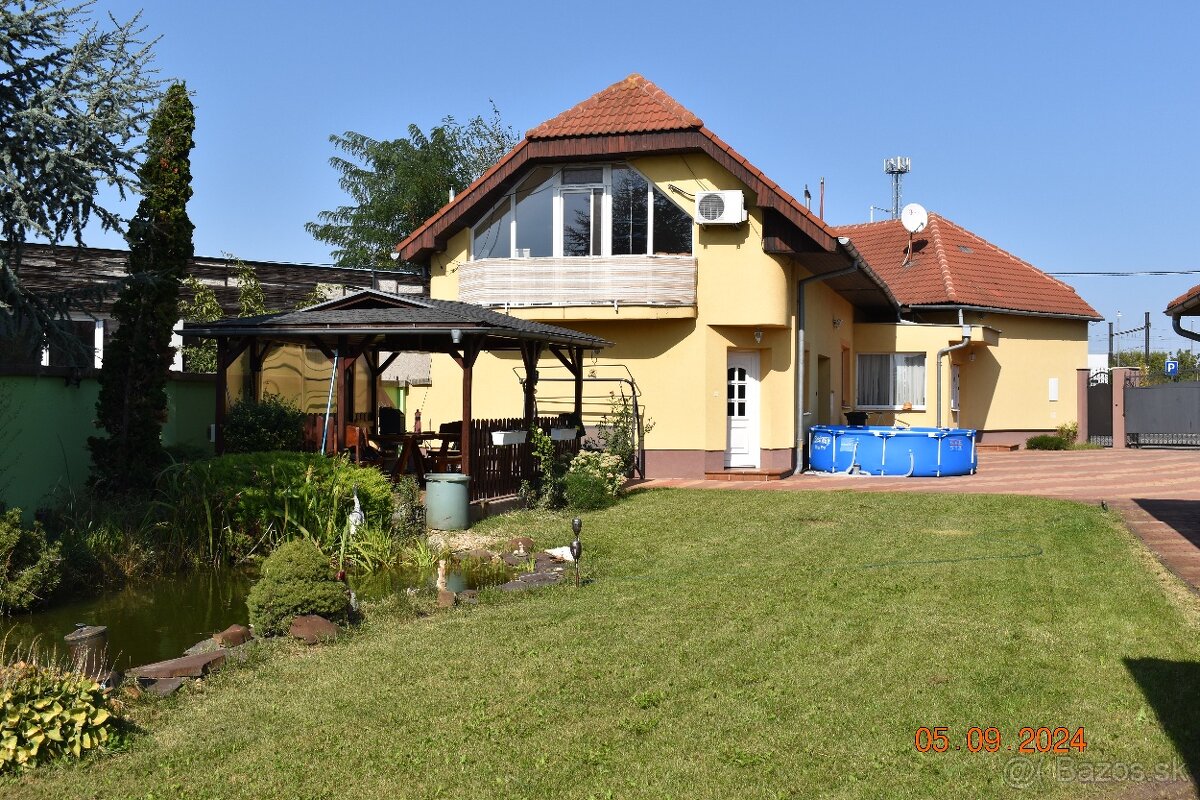 Na predaj dom s dvoj-garážou a s bazénom - 4