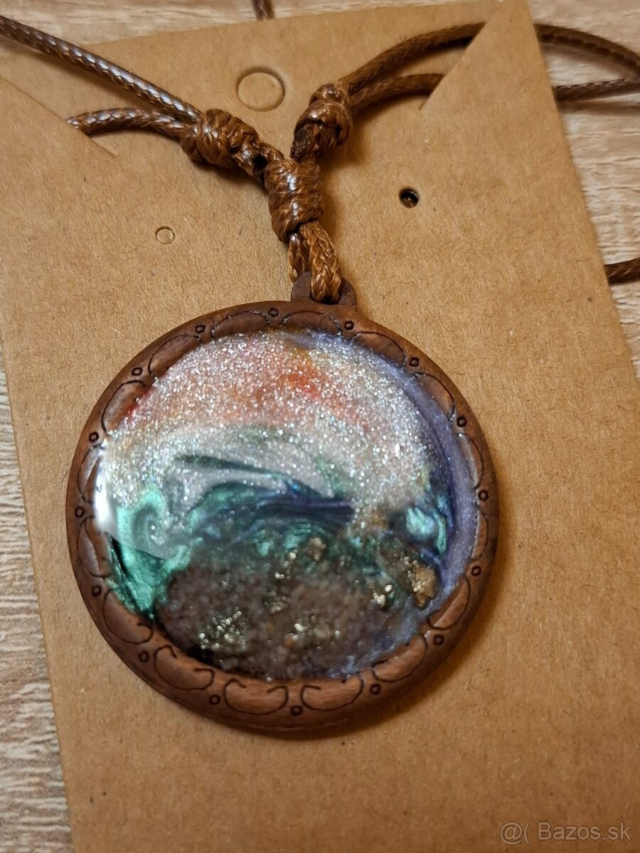 Drevené prívesky zo zivice - 4