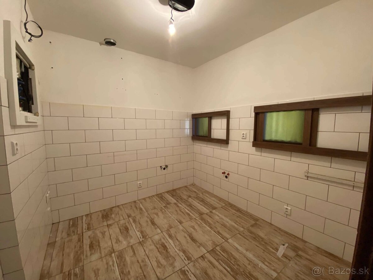 RealityKolesár prenajíma priestor 170m2 OC Torysa Jaltská Fu - 4