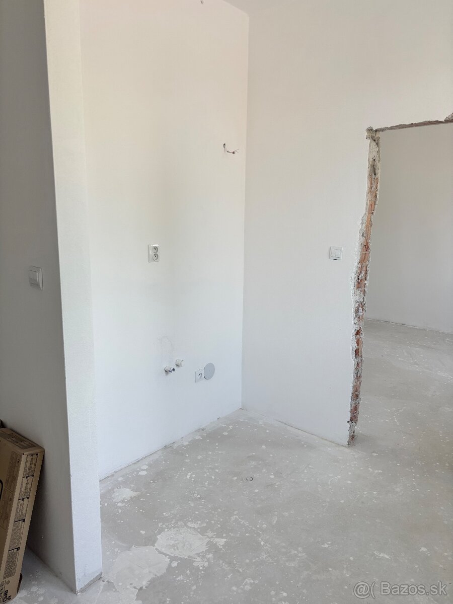 predam 2.izbovy byt s vlastným parkovacím miestom - 4