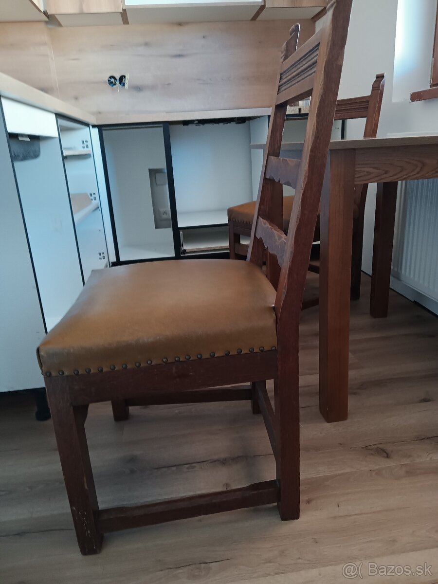Kuchynský stôl a stolicky - 4