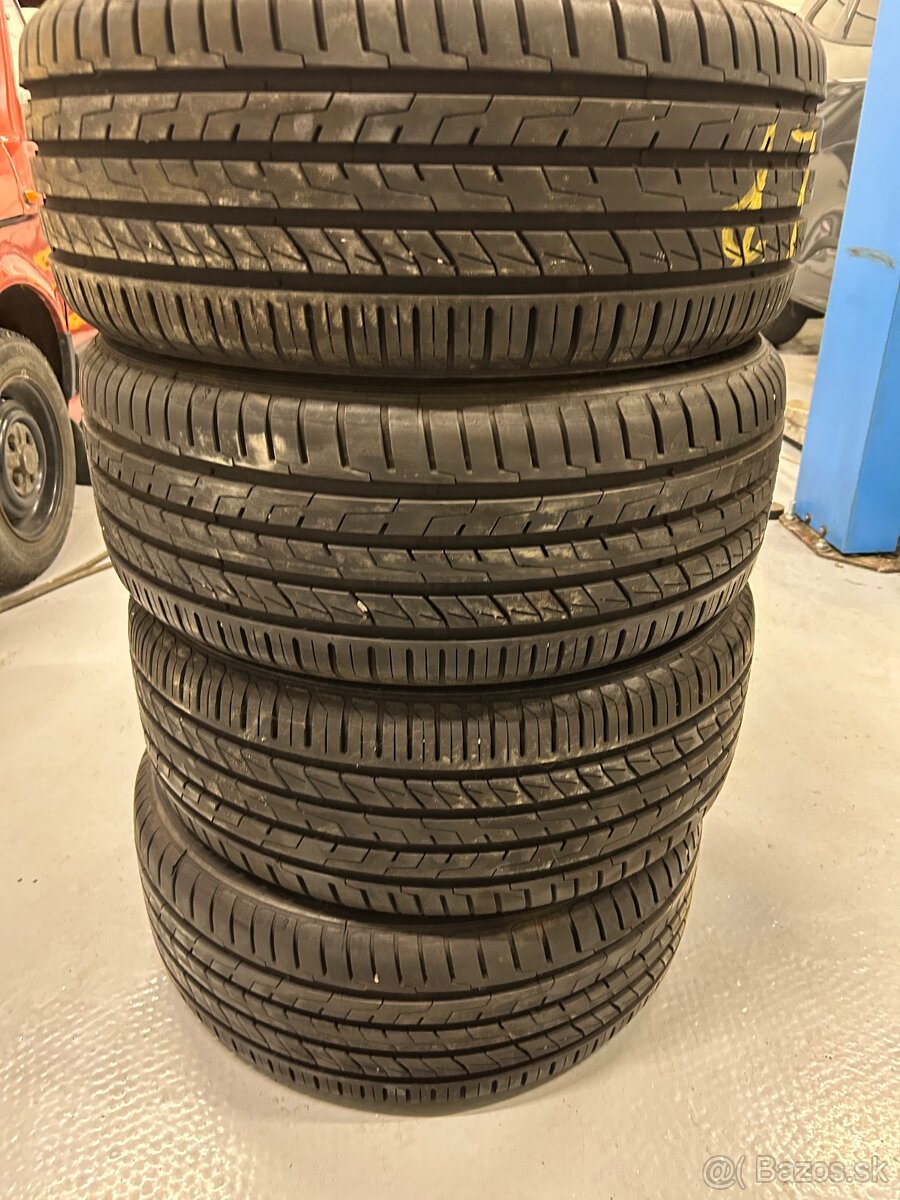 215/50R17 - 4