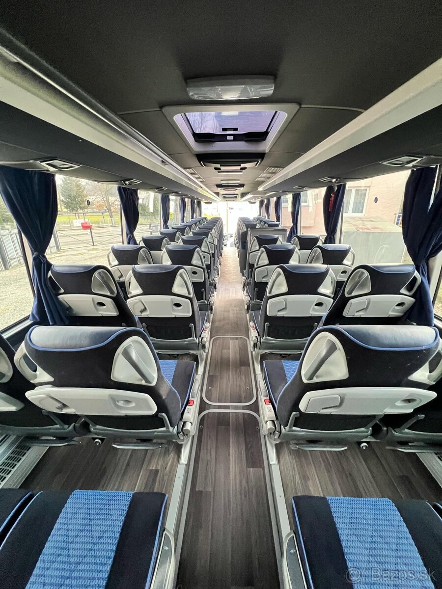 Mercedes tourismo 15 RHD - 4