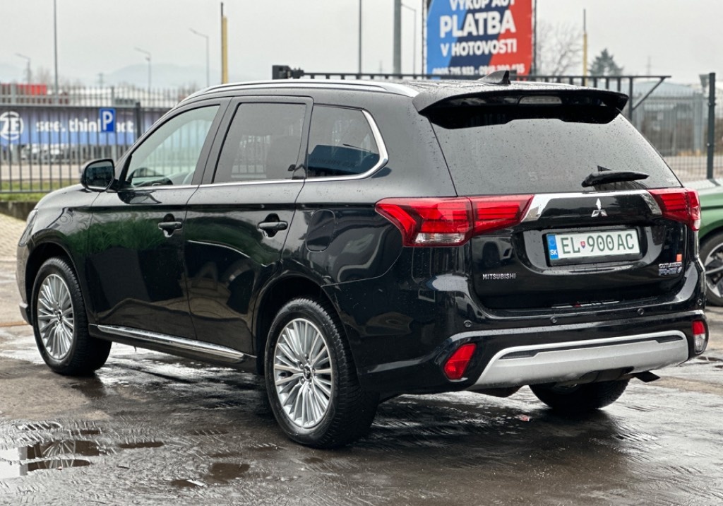 Mitsubishi Outlander 2.4 PHEV 4x4 - 4