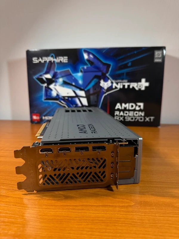 Grafická karta (GPU) SAPPHIRE NITRO+ AMD Radeon RX 9070 XT G - 4