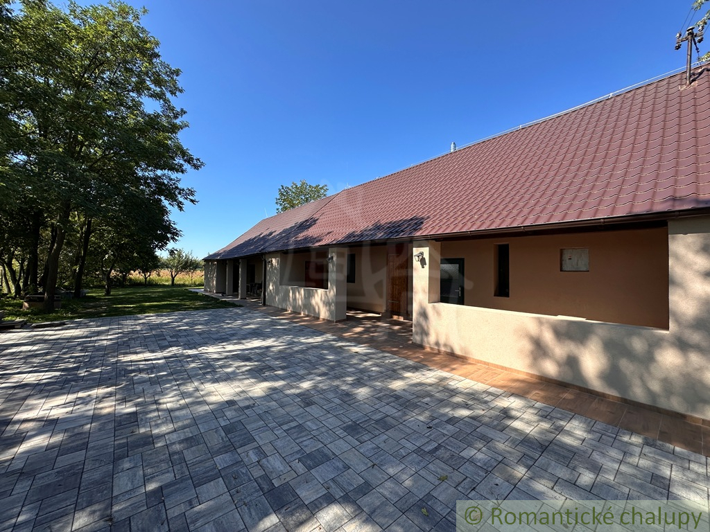 Vidiecky dom na samote s veľkým pozemkom na bývanie, chalu - 4