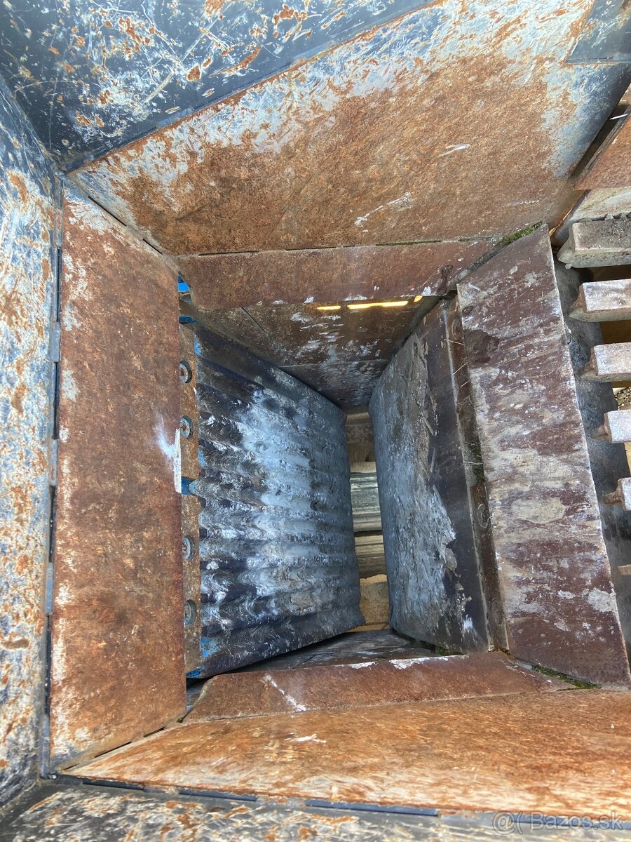 Čelustovy drvič - 4