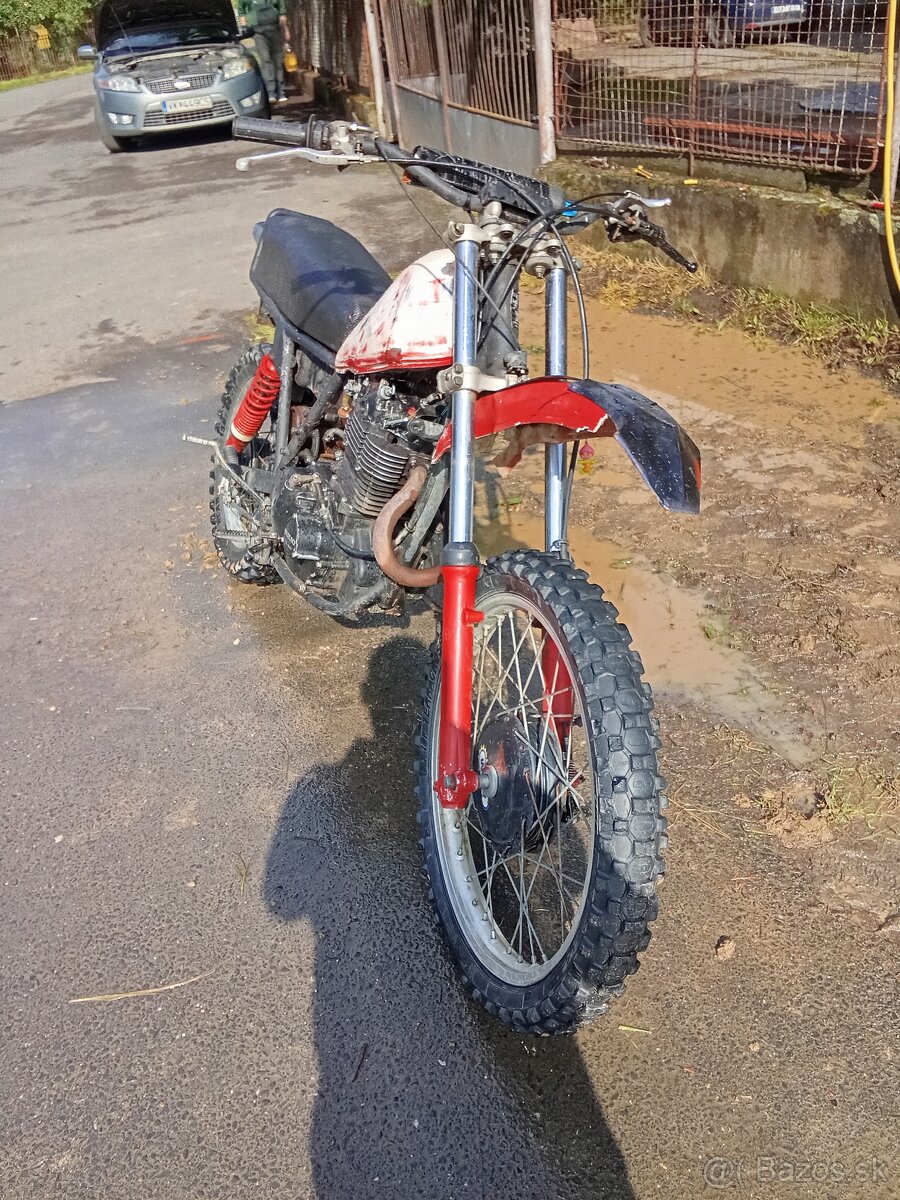 Suzuki dr500