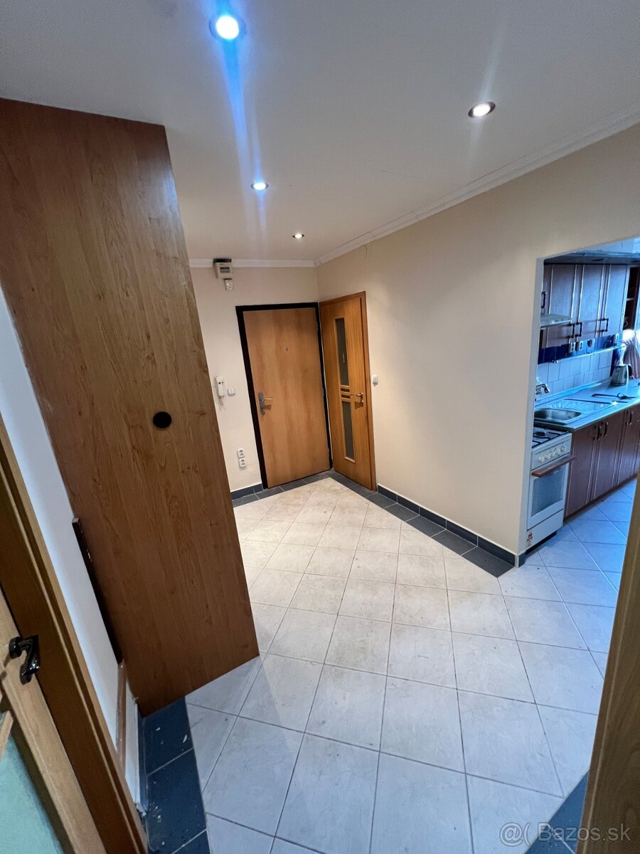 Predám 2-izbový byt s balkónom v centre Piešťan - 4