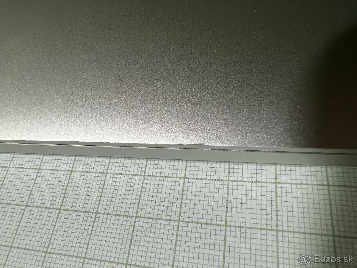 Predám Macbook Pro M2 - 4