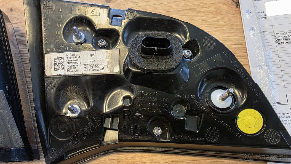 Zadné svetlá Tesla model 3/Y - 4