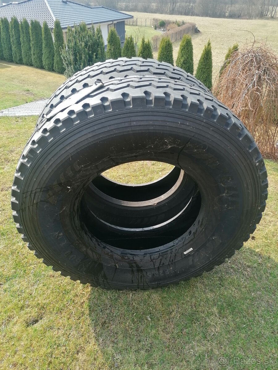 Nakladne pneumatiky 13R 22,5 - 4