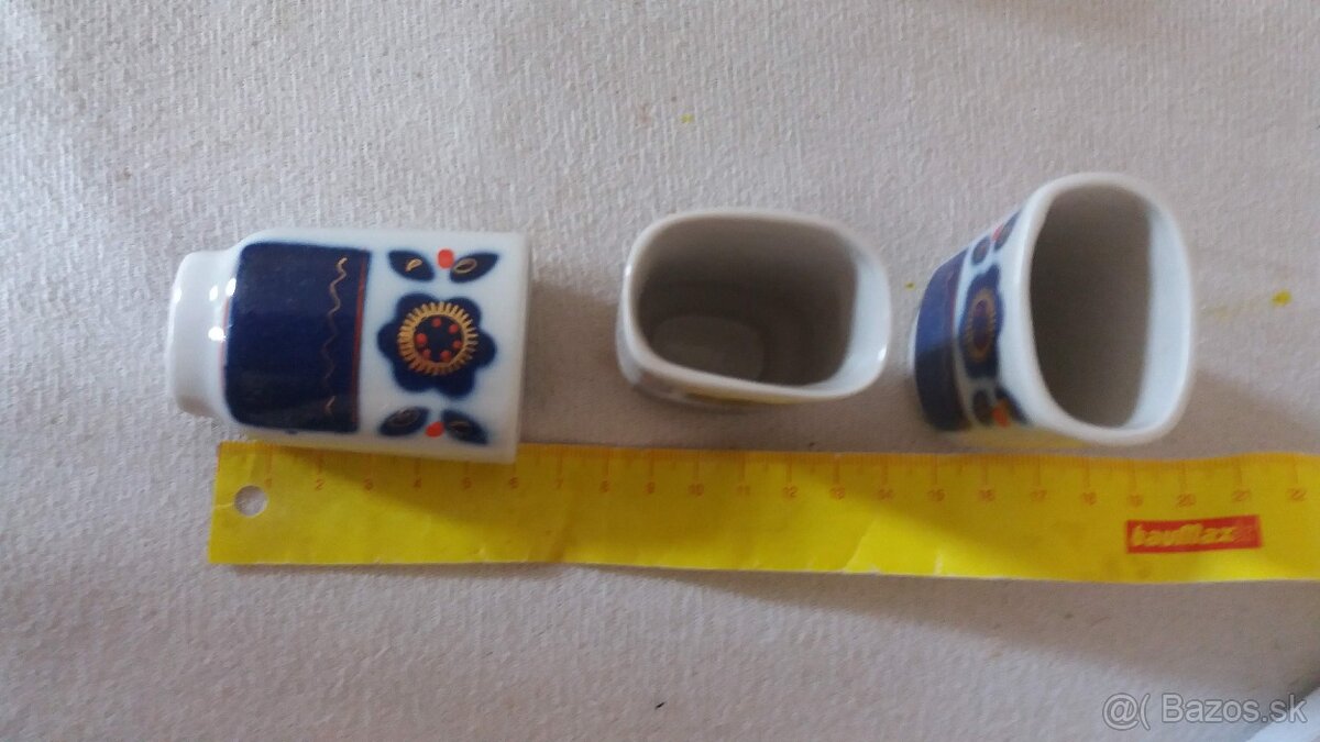 Poháriky s ornamentom a fľašou asi z Bulharska - 4