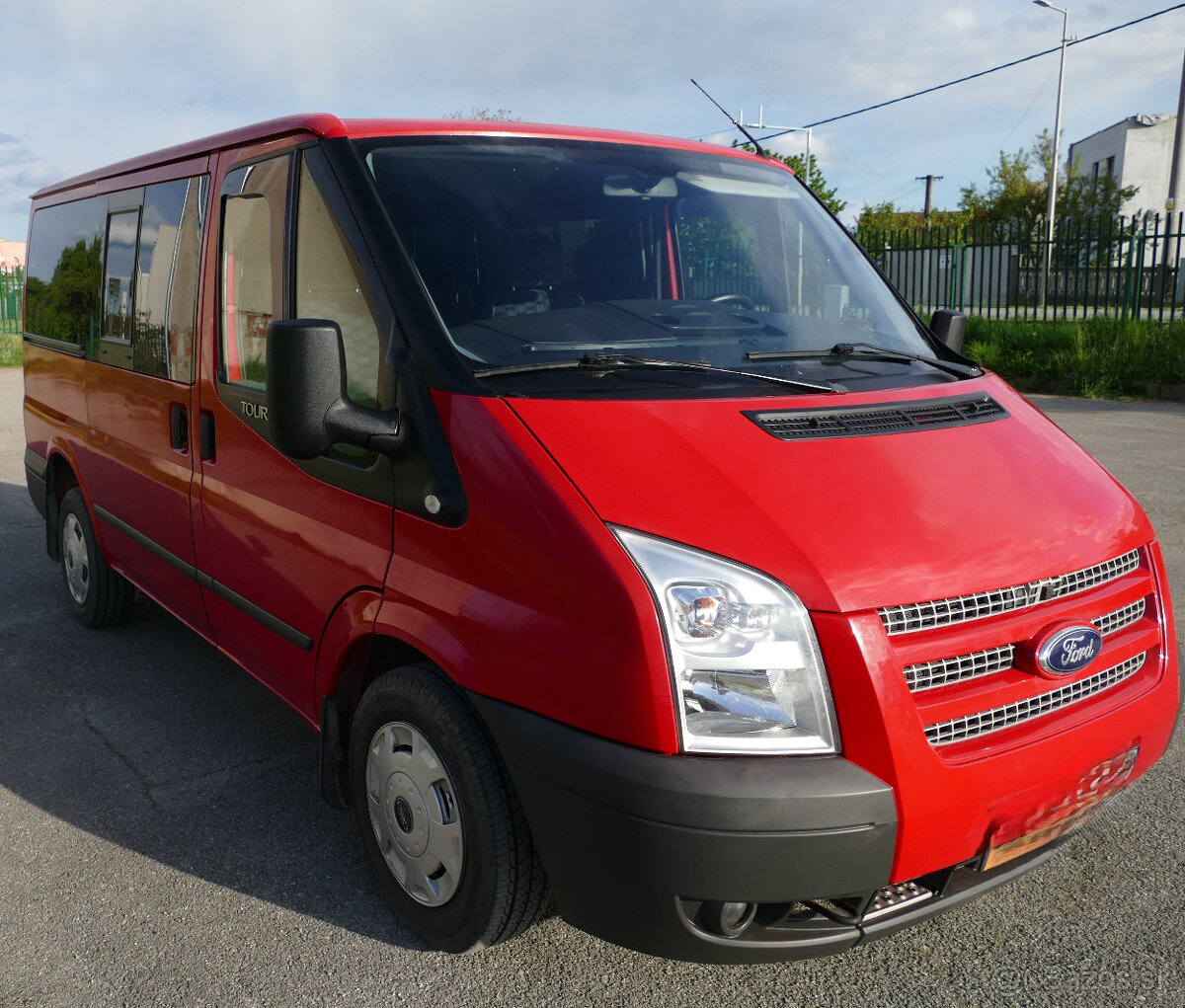 Predám Ford Tranzit Tourneo 2.2 Tdci- 8 miestné-128t km - 4