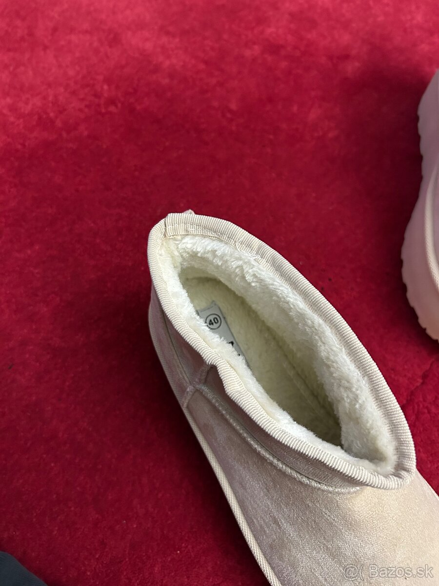 Topanky UGG velkost 40 nové - 4