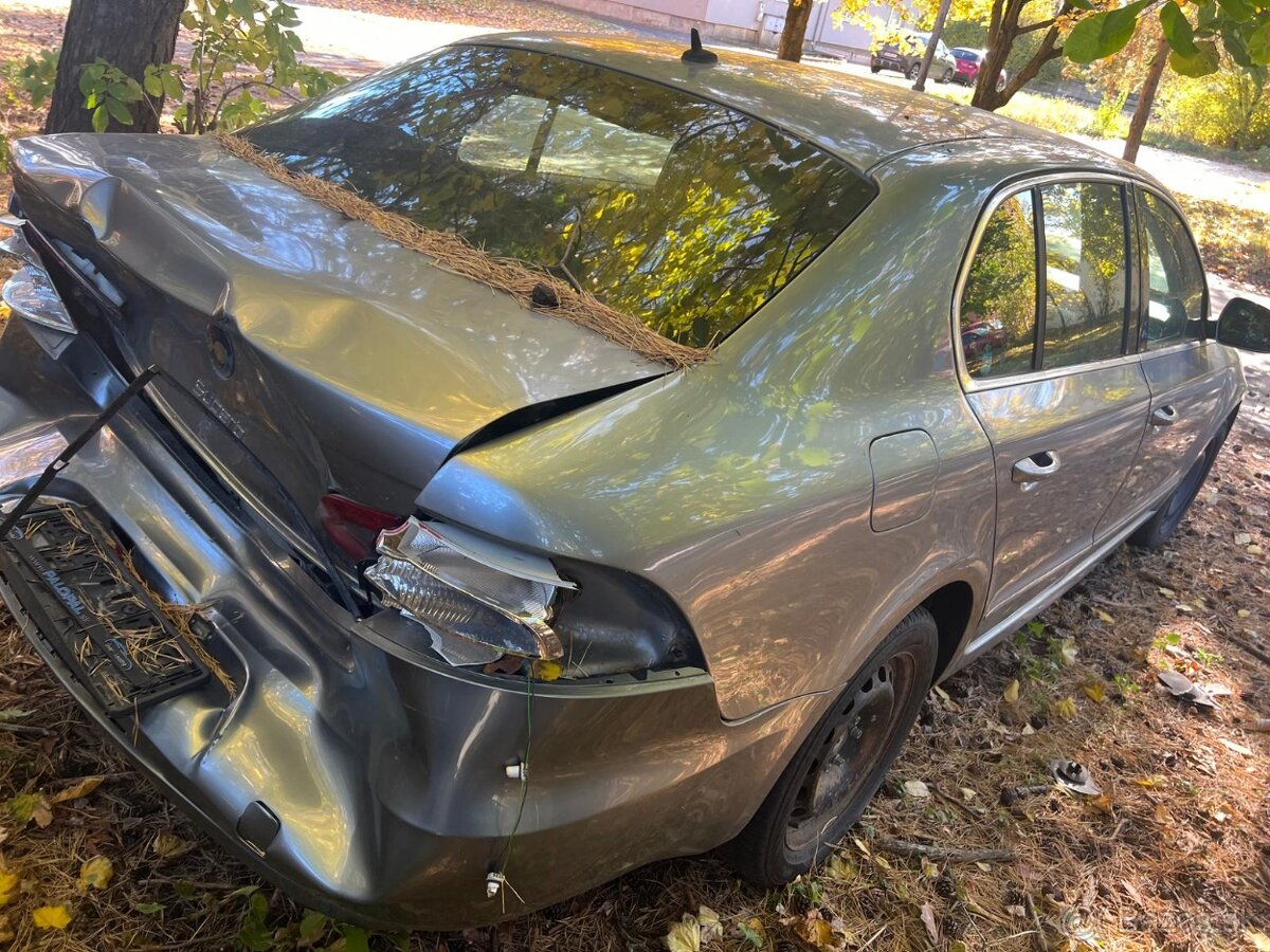 Rozpredám na diely Škoda Superb II 2.0 TDI CFF CR automat - 4