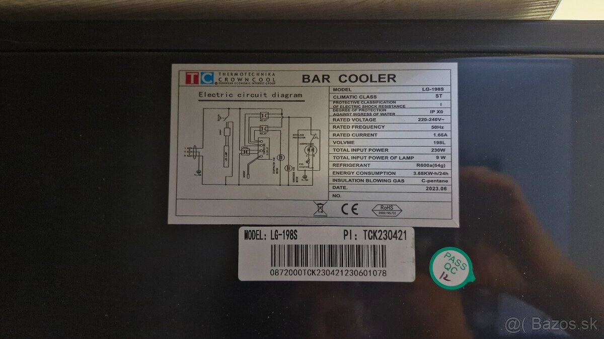 Mám na predaj vitrinu, barovu chladničku - 4