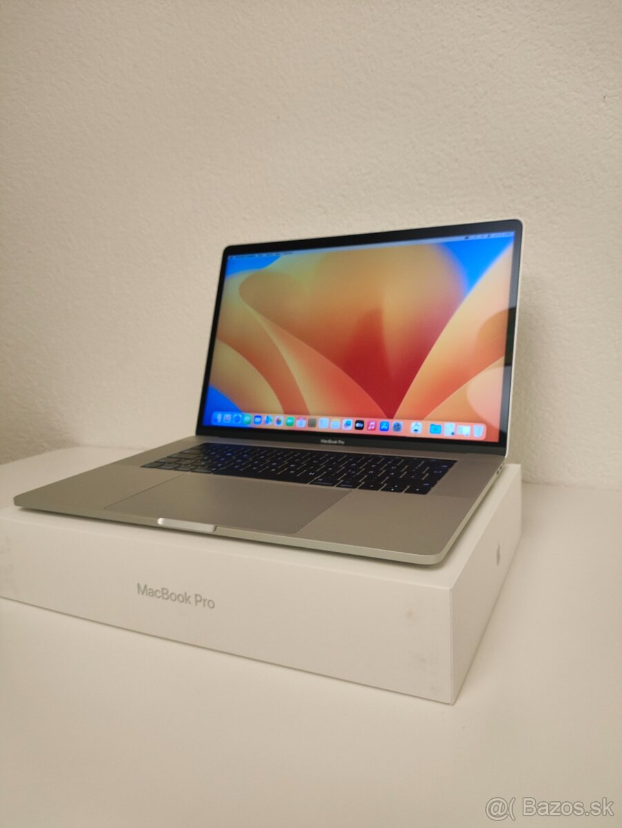 MacBook Pro 15 2017 | i7 • 16GB • 512GB SSD - 4