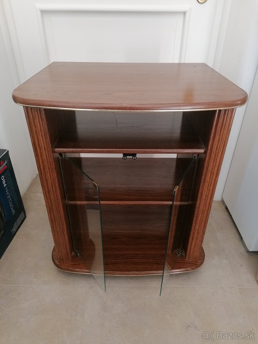 Skrinka pod TV - 4