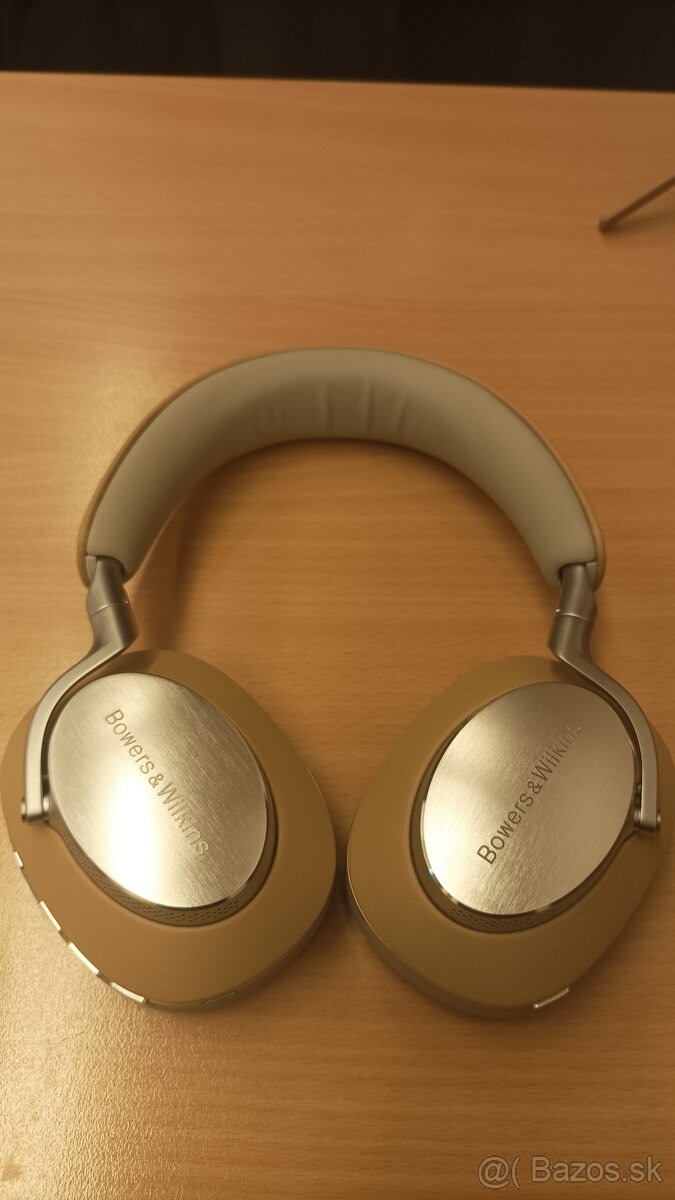 Bowers & Wilkins PX8 - 4