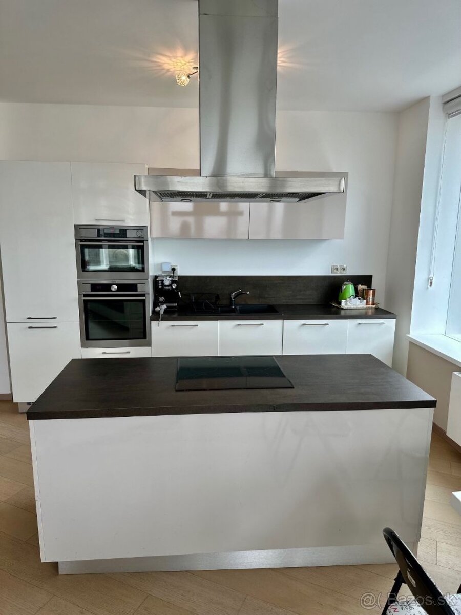 Prenájom 4 izbový byt na Landererovej ulici Bratislavy. - 4