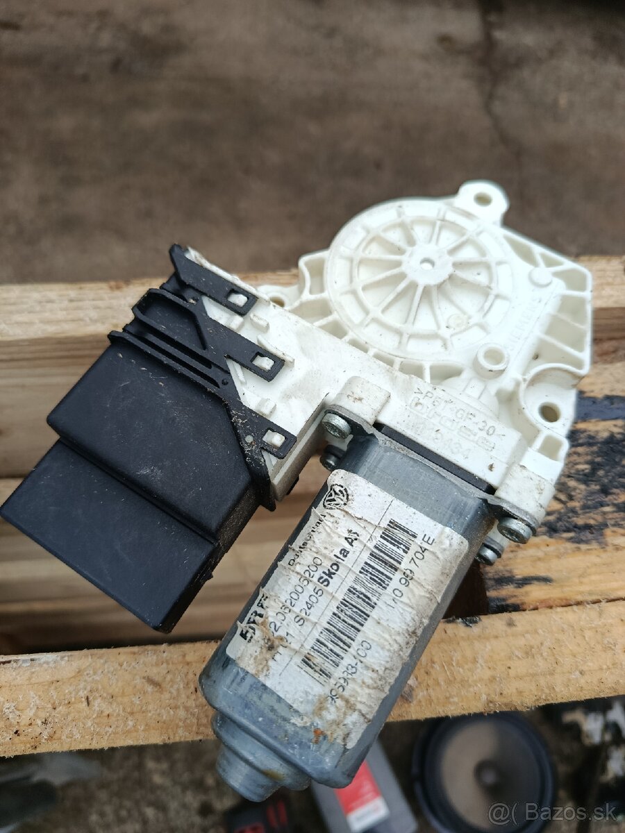 Motorčeky okien/ zámky dverí Škoda Octavia 2 - 4