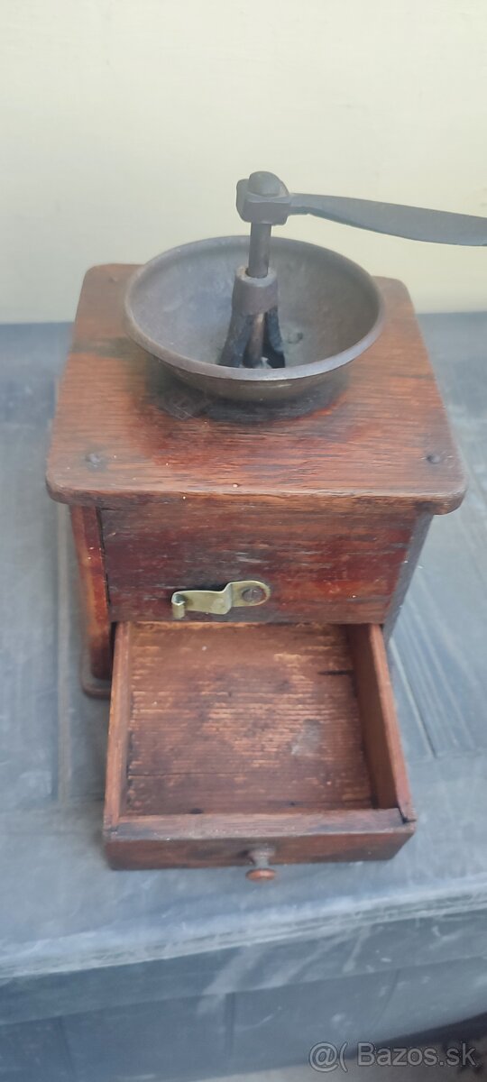 Starý veľký drevený mlynček - 4