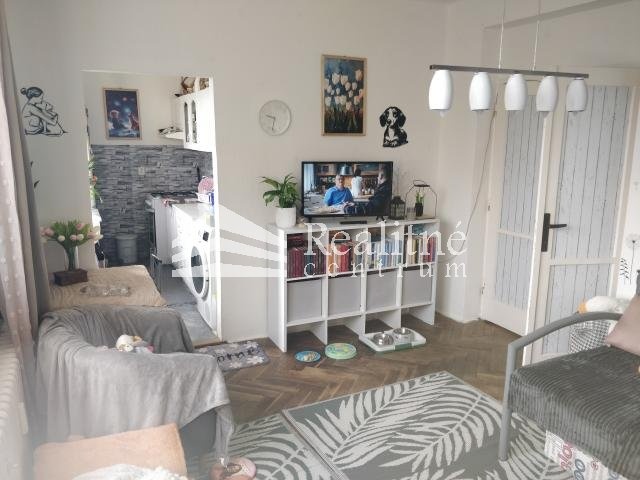 Predáme 2 izb. byt s lodžiou - 4