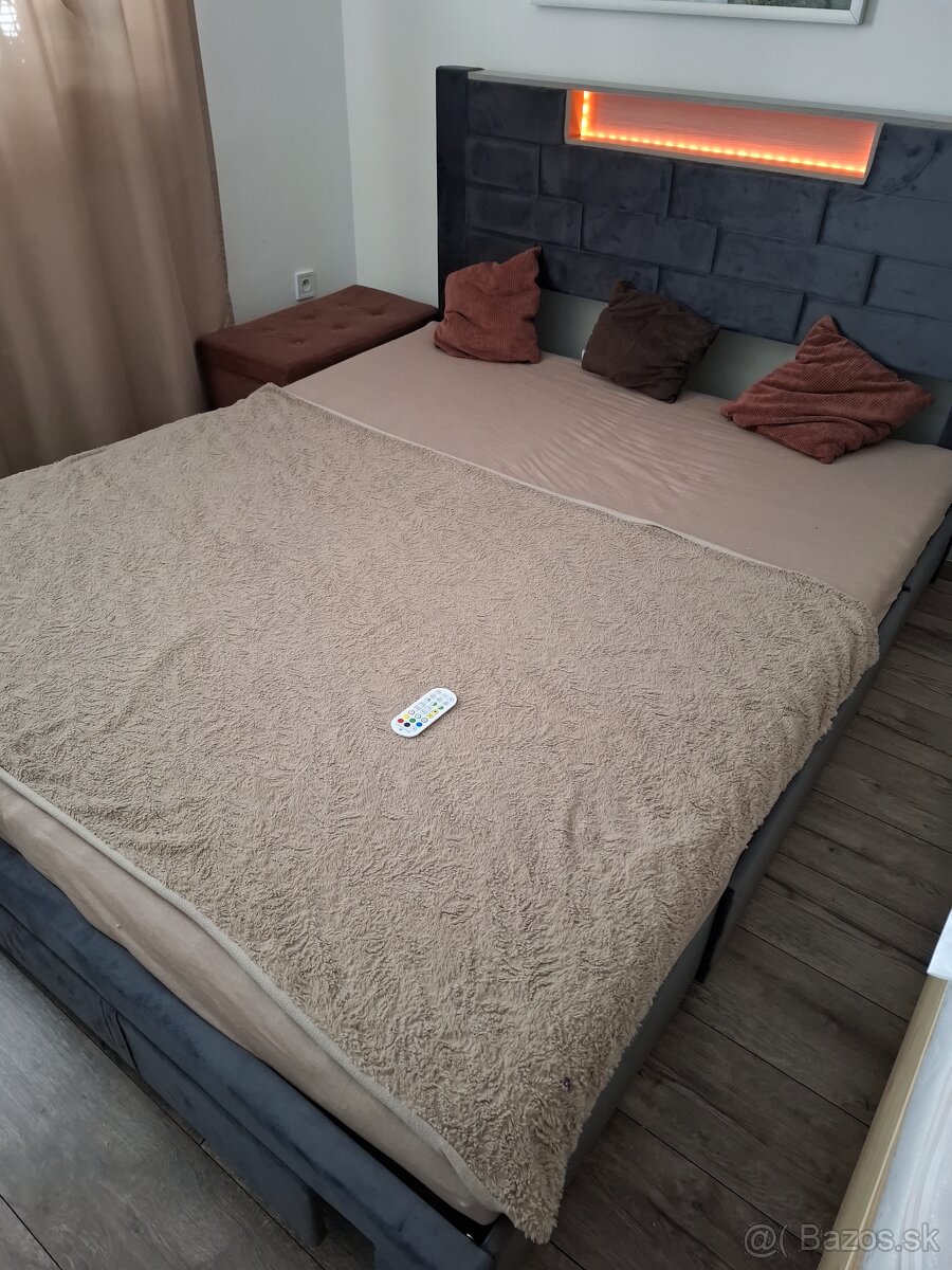 Manzelska postel so svetlom - 4