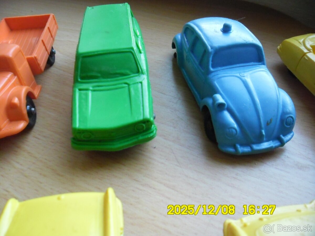 Stare hračky autička - 4