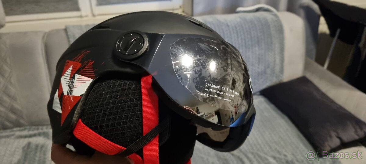 Prilba s okuliarmi - 4