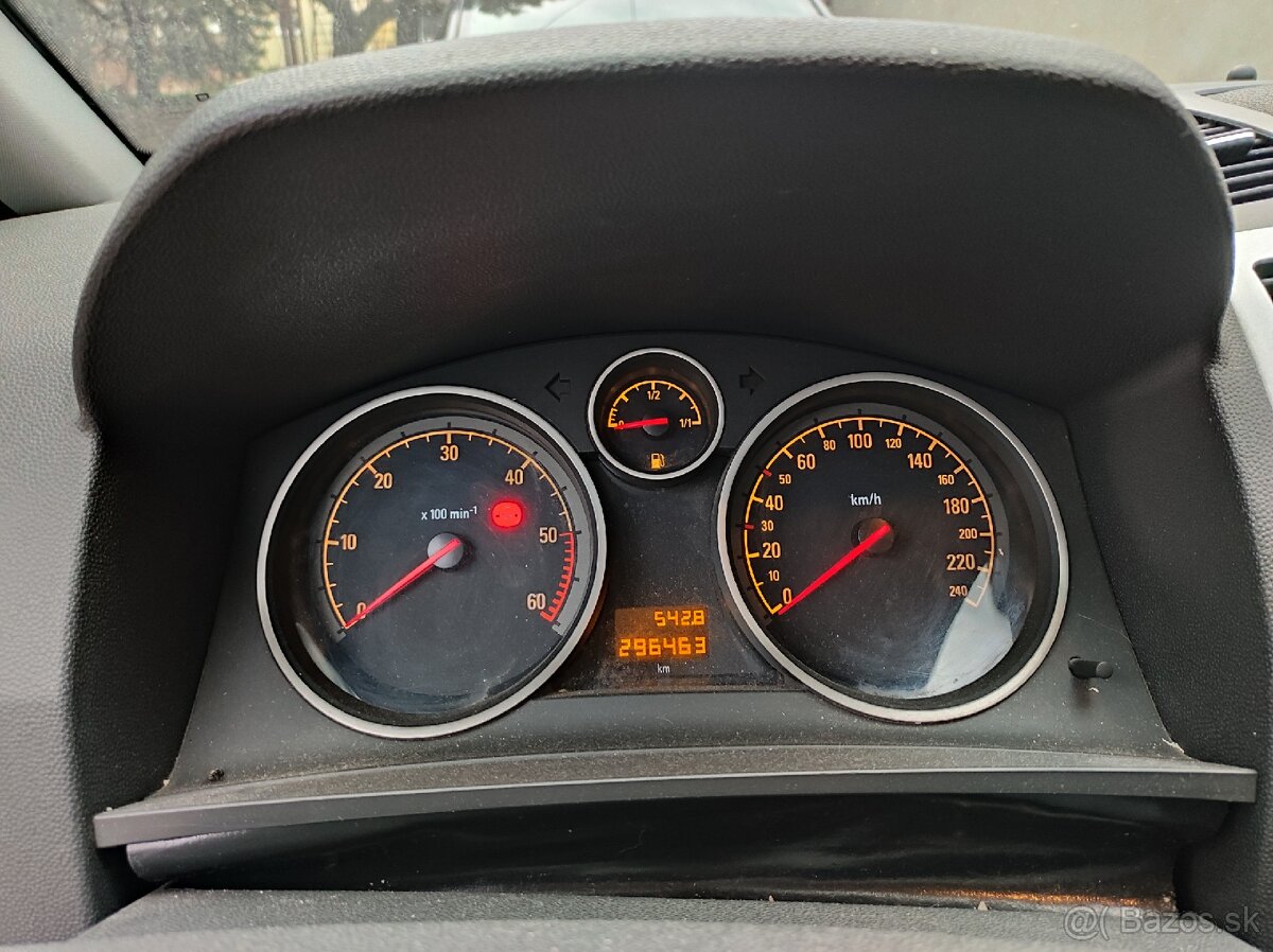 Predám Opel Zafira 1,7, r. v. 2014 - 4