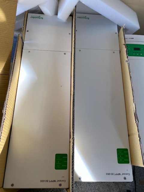 Predám 3ks fotovoltaický menič Schneider Electrics - 4