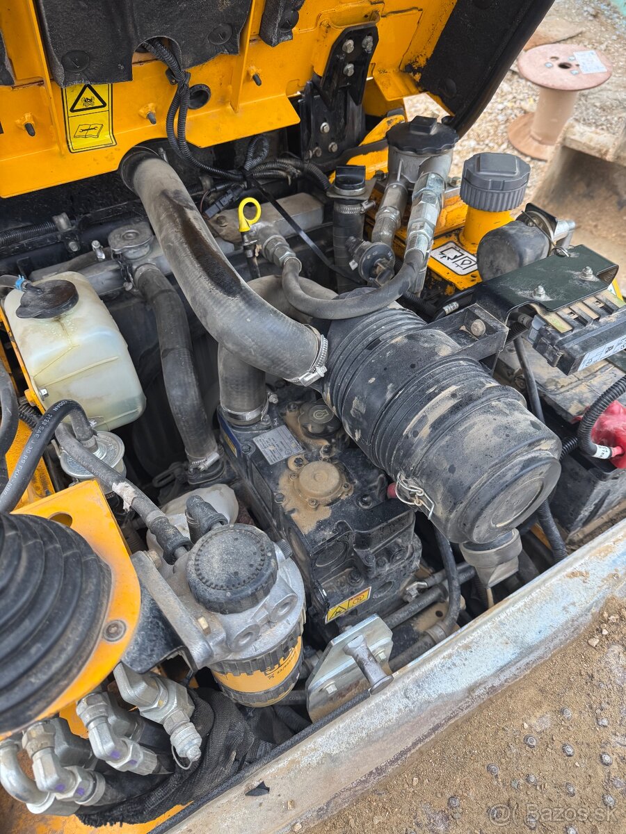 predám dumper JCB - 4