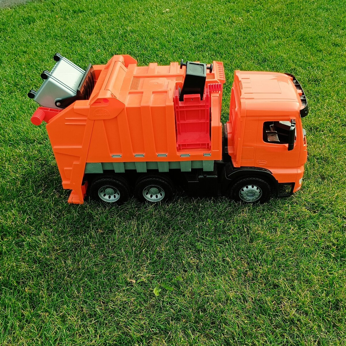 Veľké smetiarske auto a žeriav - 4