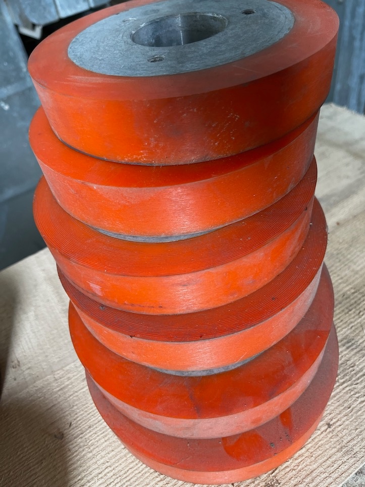 NOVÉ Prítlačné valčeky - Kolieska, demontované z rozmetadla - 4