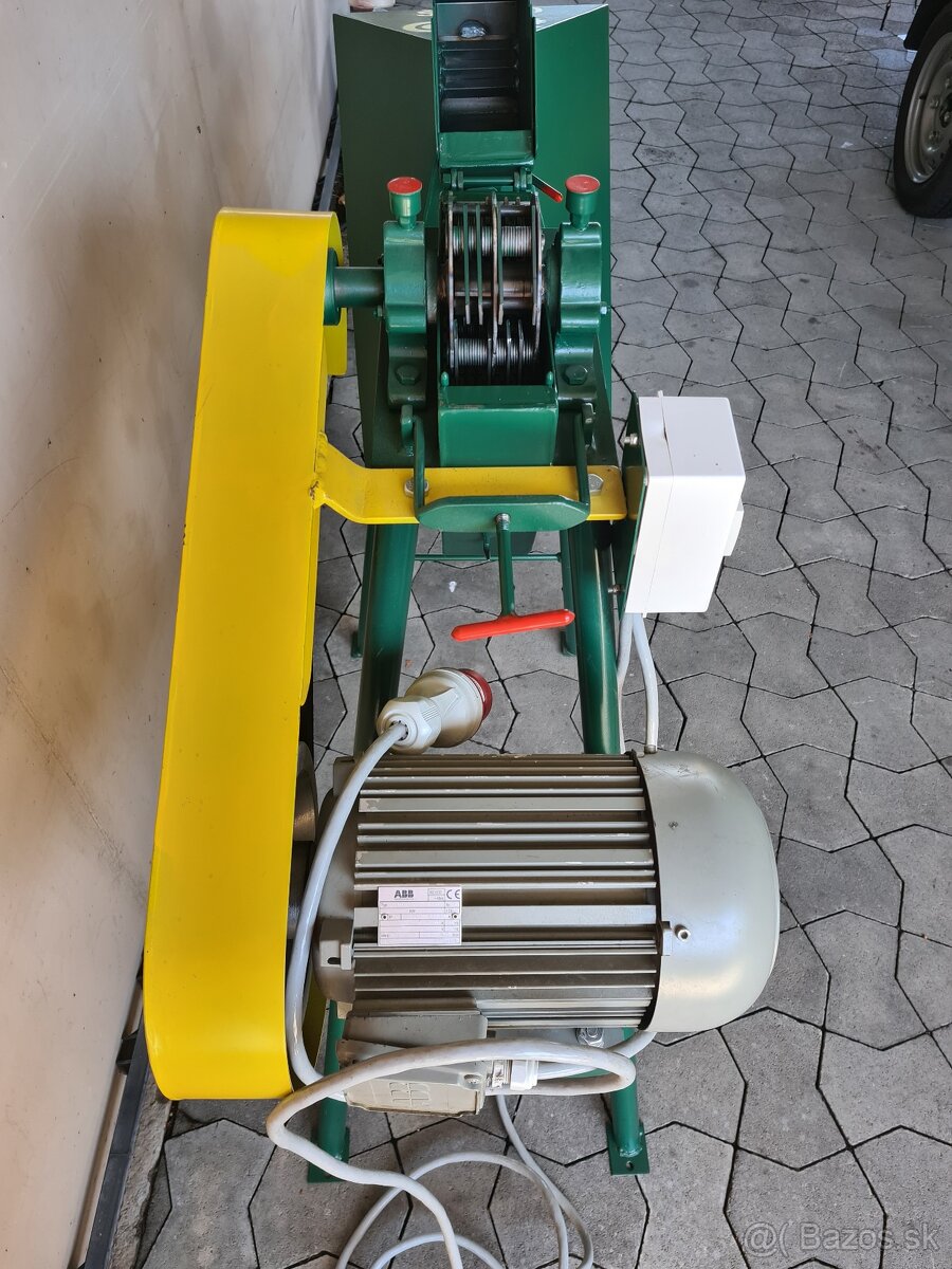 Predám menší výkonný šrotovník na všetky zrniny - 4