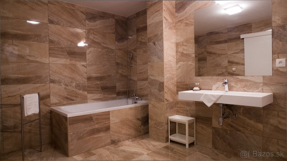 🏢 Na predaj: Apartmánové poschodie – centrum Komárna - 4