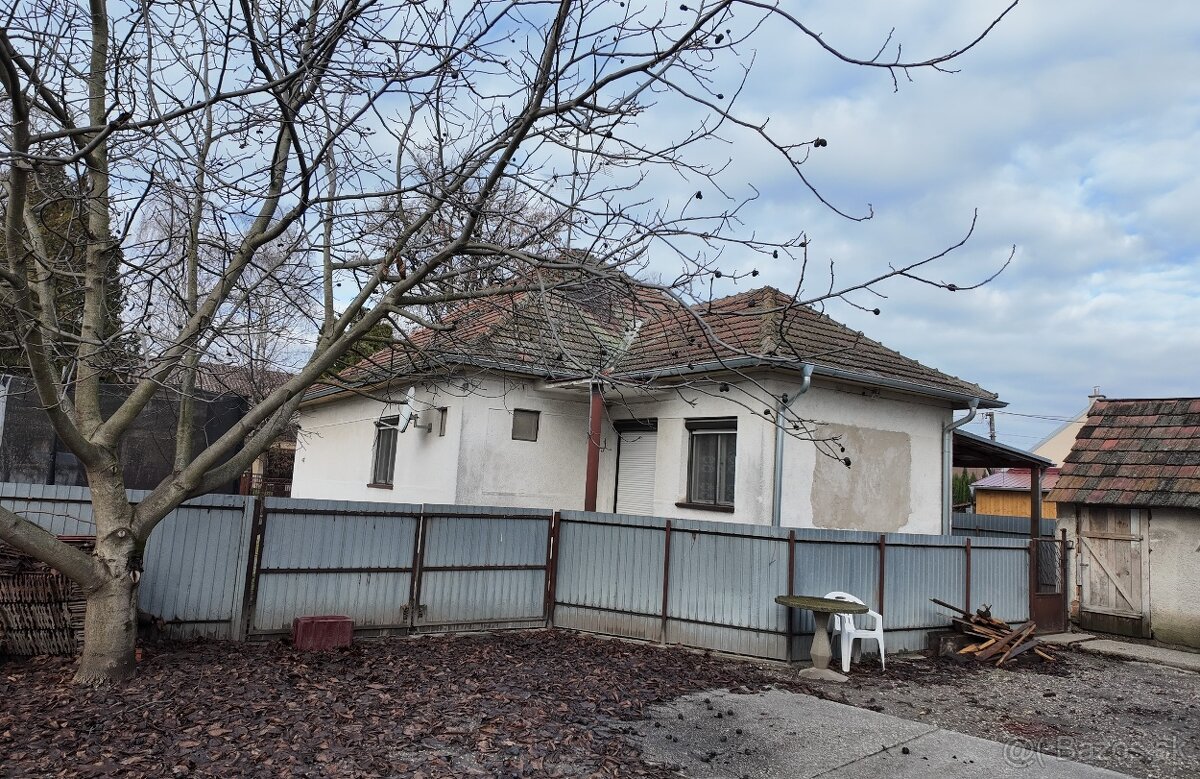 Rodinný dom s možnosťou prerábania v Bake - 4