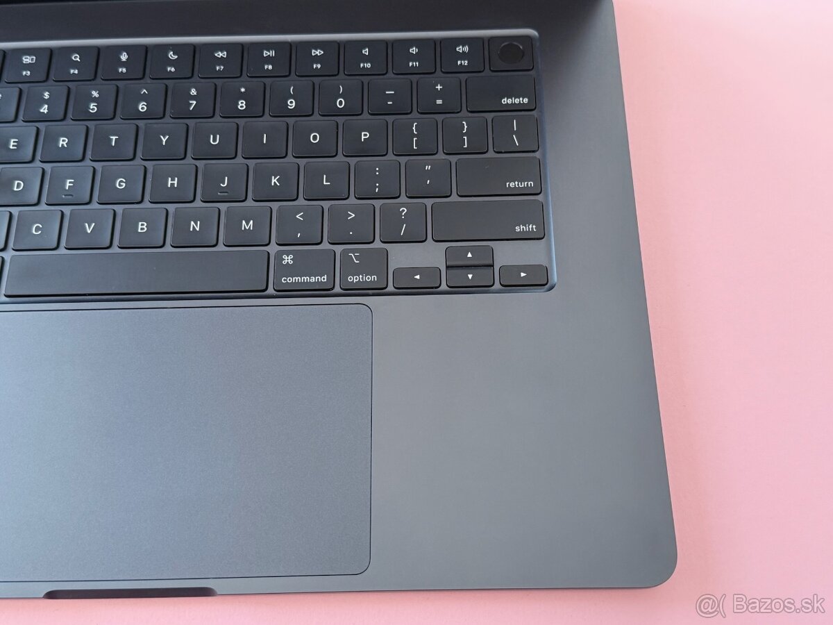 MacBook Air M3 2024 15 - palcový 8GB / 256GB - 4