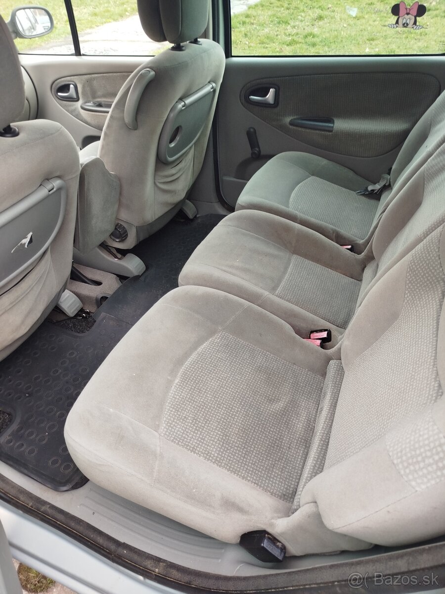 Renault Megane Scenic - 4