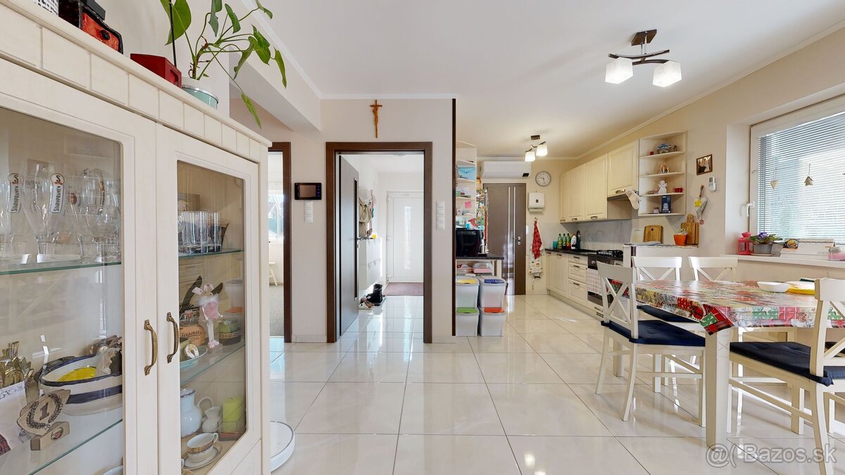 Dva domy za cenu jedného na pozemku s výmerou 1025m2 - 4