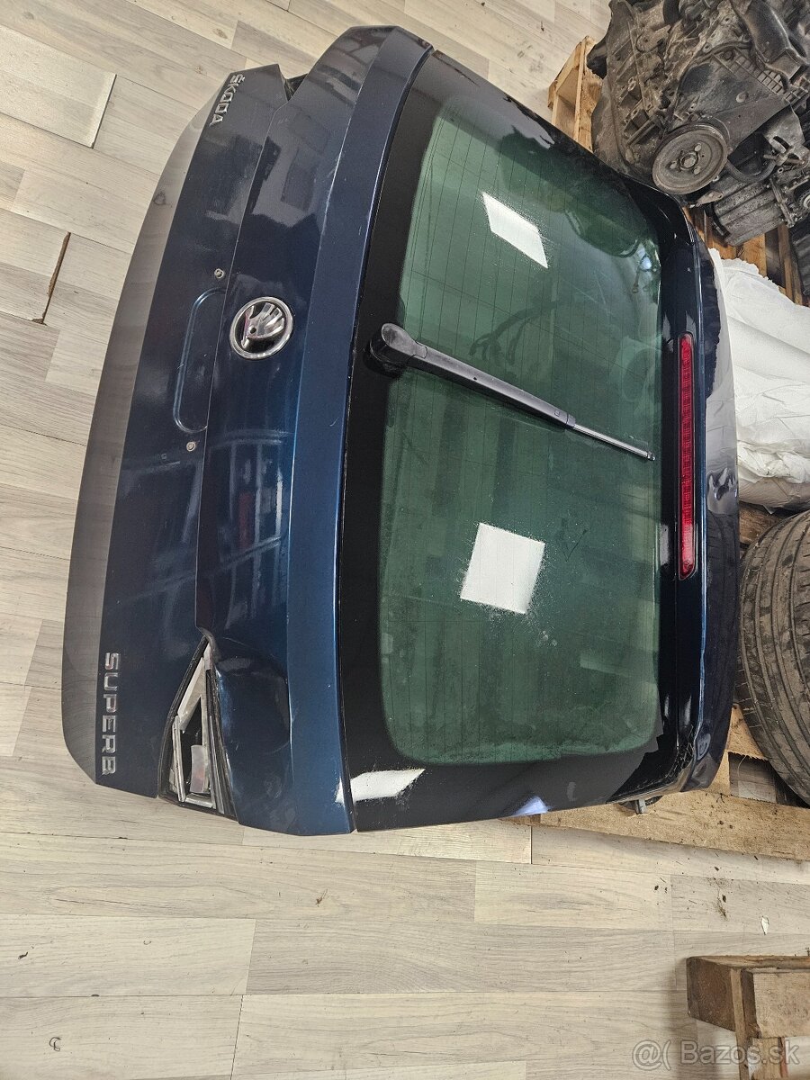Zadna kapota Skoda SuperB kombi - 4