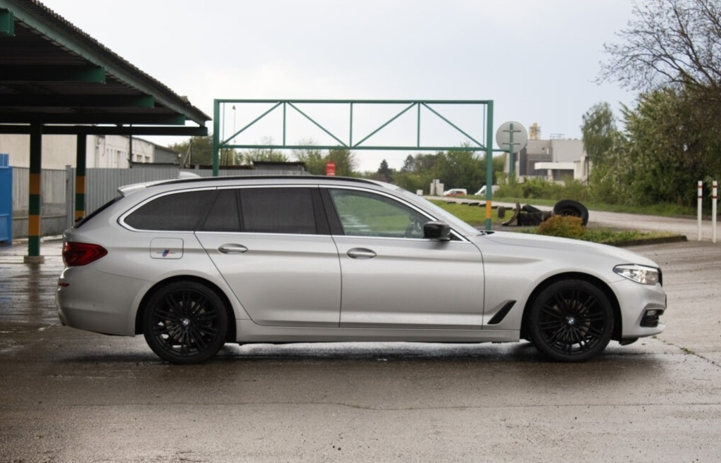 BMW 520d Touring z roku 2017 - 4