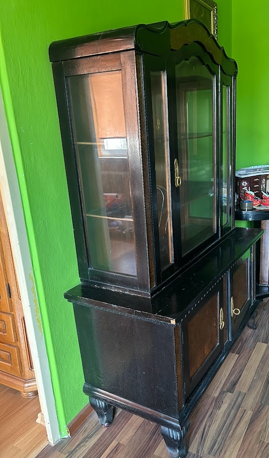 100-rocny nábytok do jedalne - 4