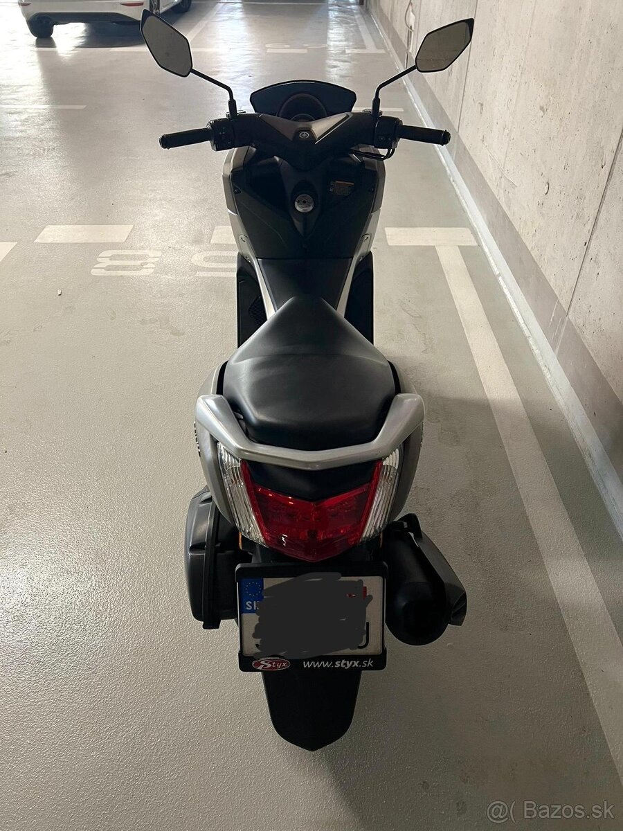 Yamaha NMax 125 - 4
