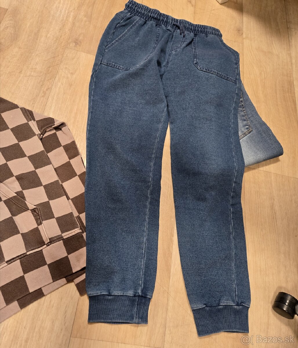 Predám chlapčenské pulóvre a rifle 140, 10Y - 4