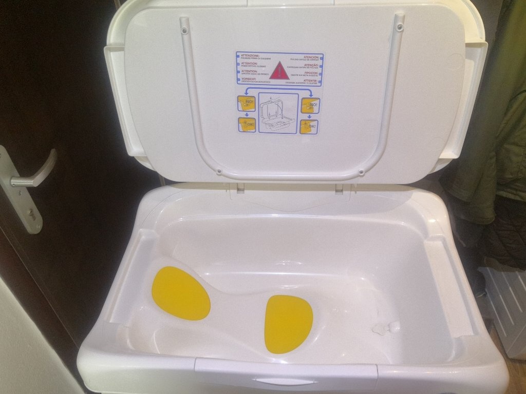 Prebalovaci pult s vanickou - biele drevo/plast - 4